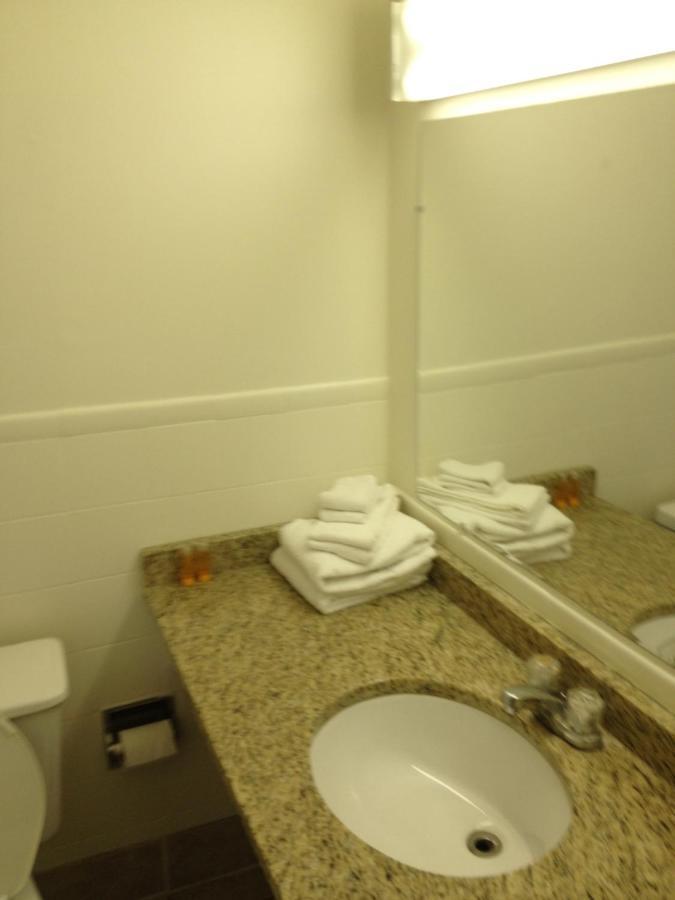 Weber Inn Kitchener Exteriör bild